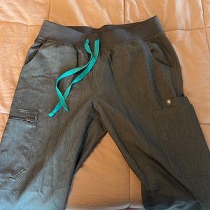 Figs graphite Yola skinny scrub pant with yoga waistband